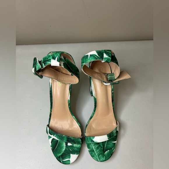 Mata Lopez Floral Ankle Strap Palm Tree Gorgeous Block Heels Size 8.5 - Picture 2 of 12